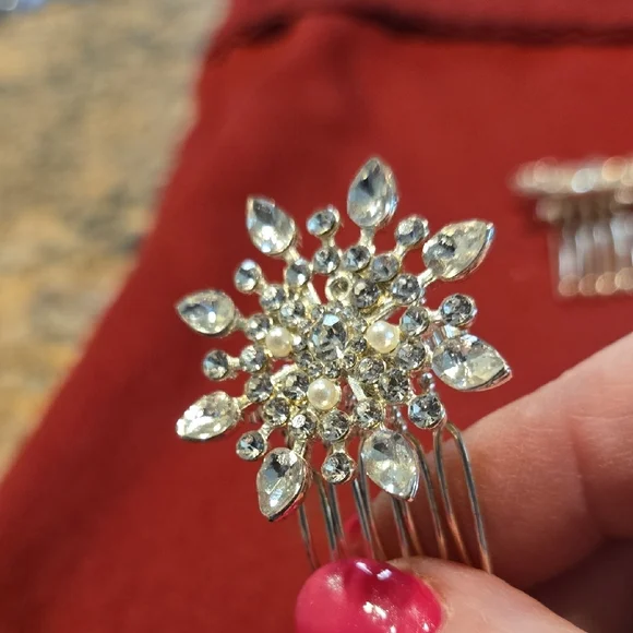 Elegant Silver Hair Comb Set with Crystal Accents - Picture 7 of 7